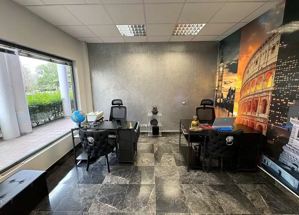 Interior de la oficina de LuxTravels en Valdemoro