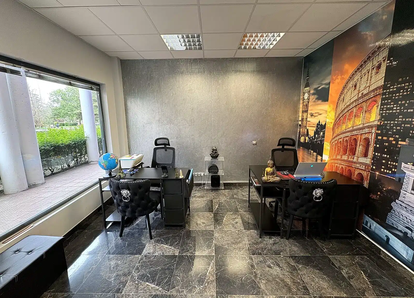 Interior de la oficina de LuxTravels en Valdemoro