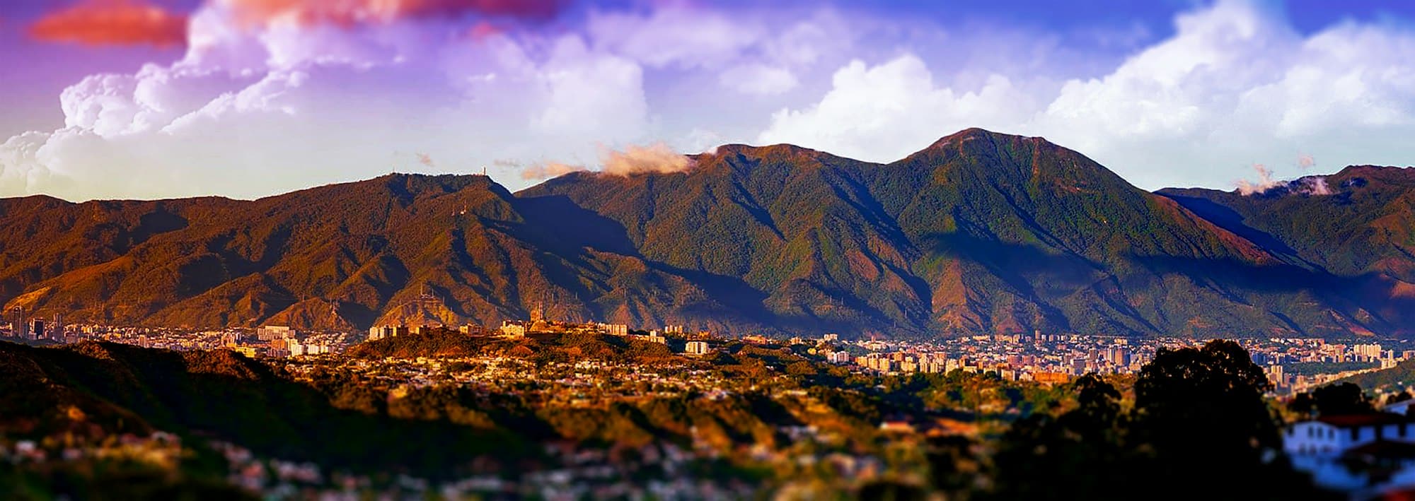 Caracas al atardecer con El Ávila