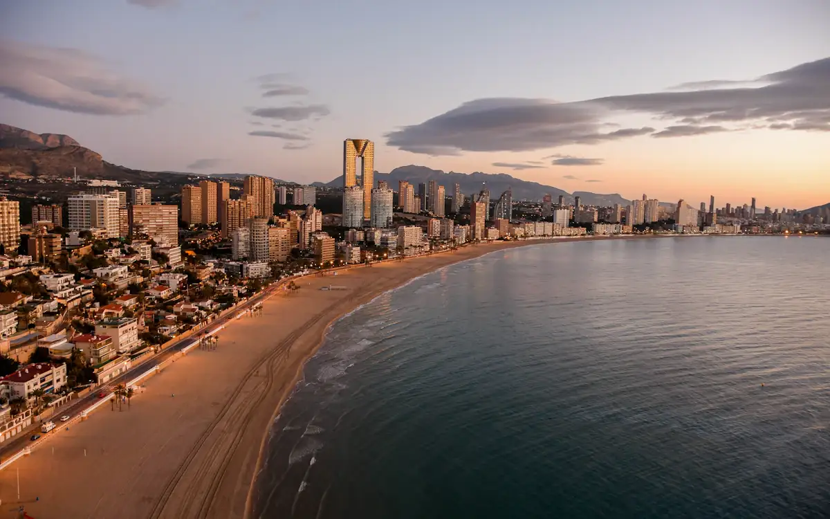Playa de Levante y rascacielos de Benidorm