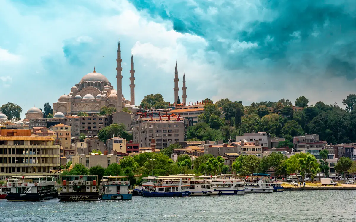 Mezquita de Süleymaniye y el Bósforo en Estambul