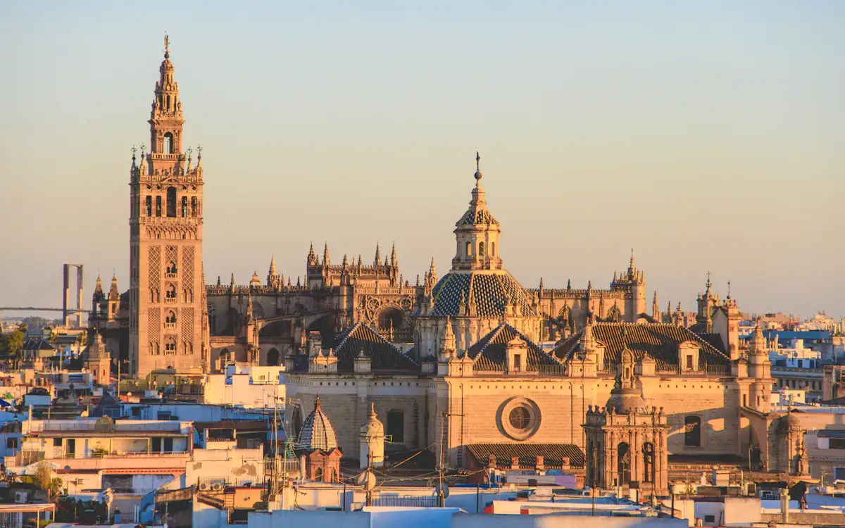 La Giralda y la catedral de Sevilla